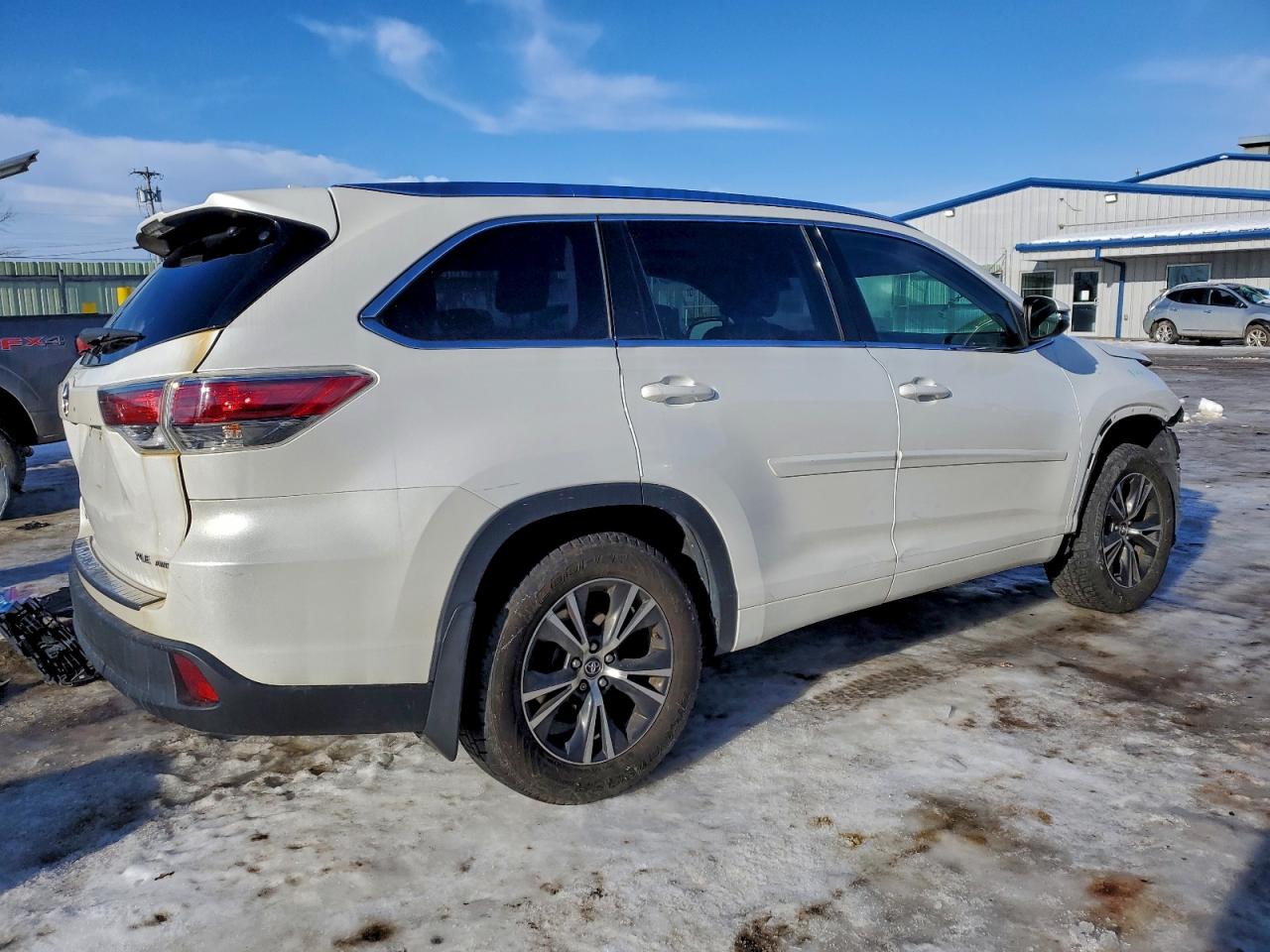 2016 TOYOTA HIGHLANDER XLE photo 3