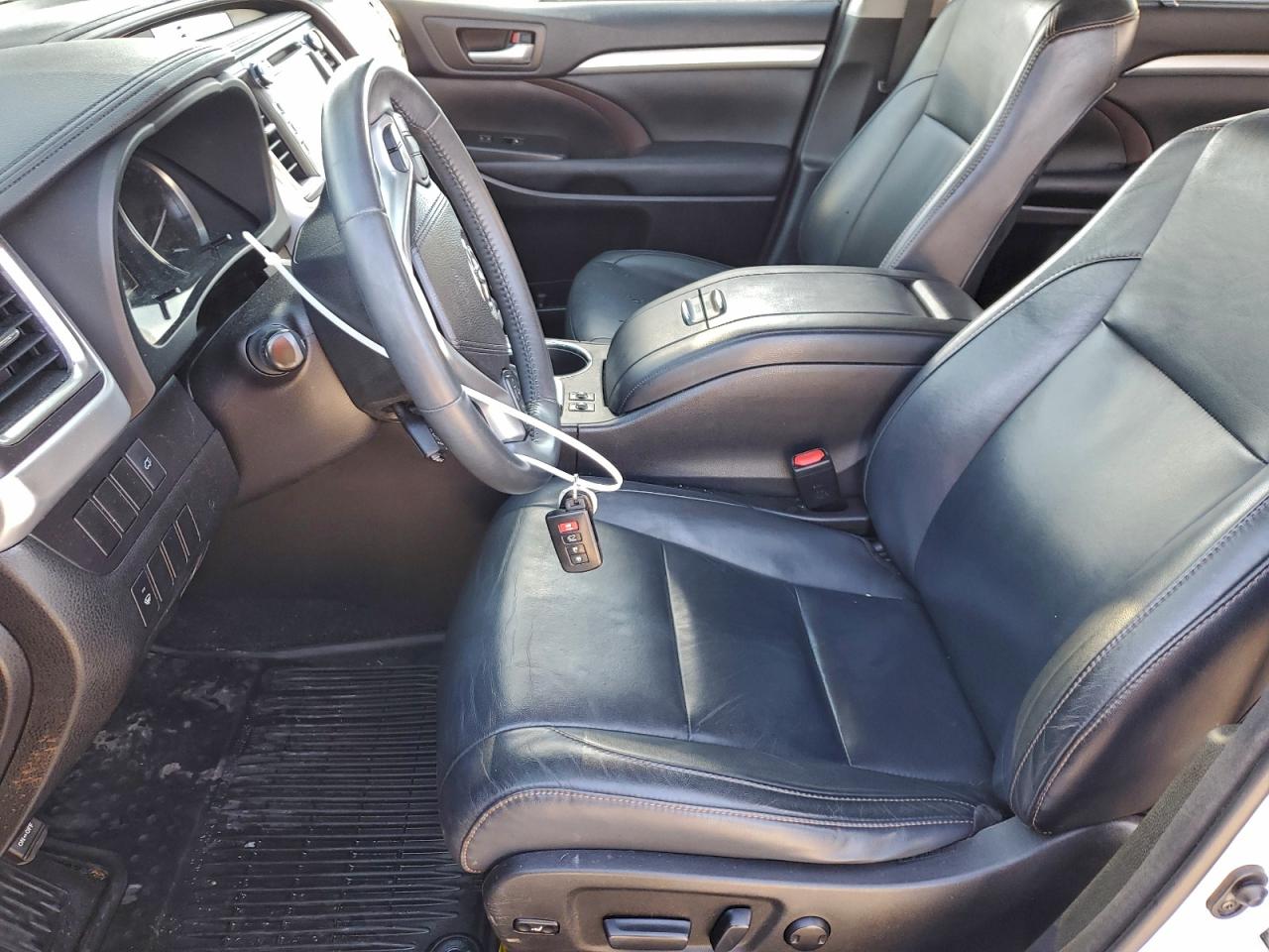 2016 TOYOTA HIGHLANDER XLE photo 7