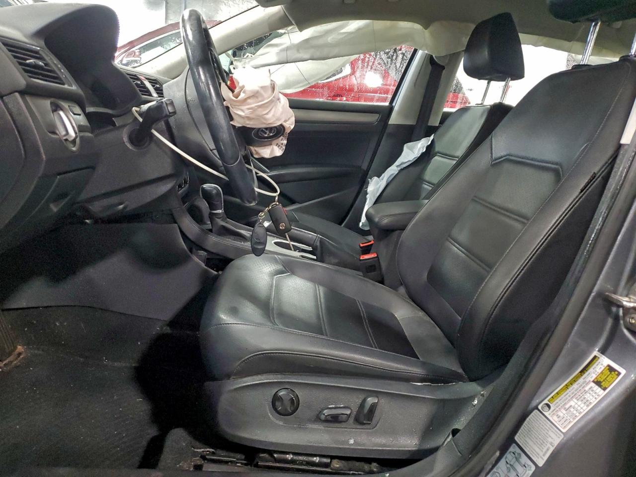 2015 VOLKSWAGEN PASSAT SE photo 7