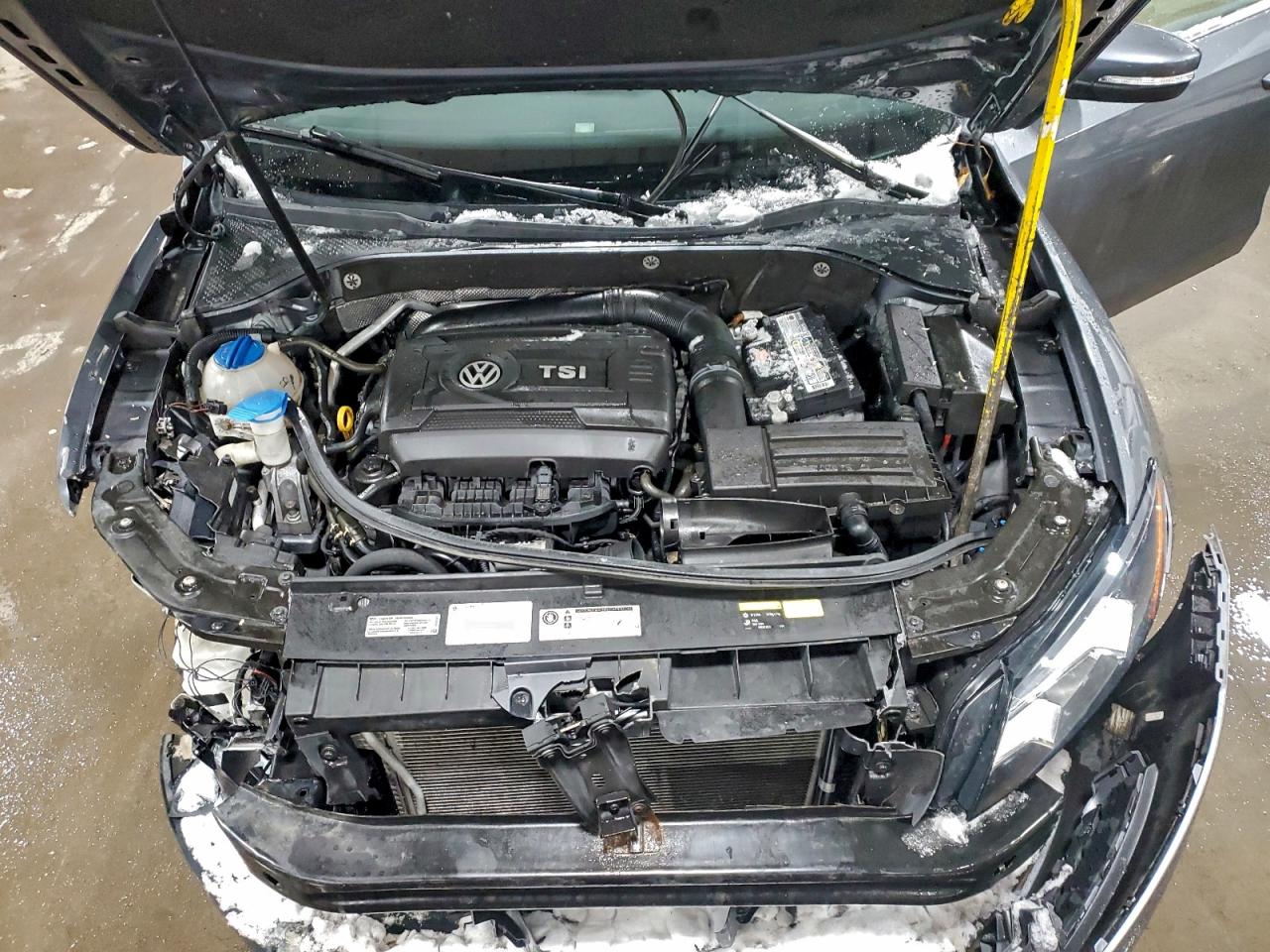 2015 VOLKSWAGEN PASSAT SE photo 11