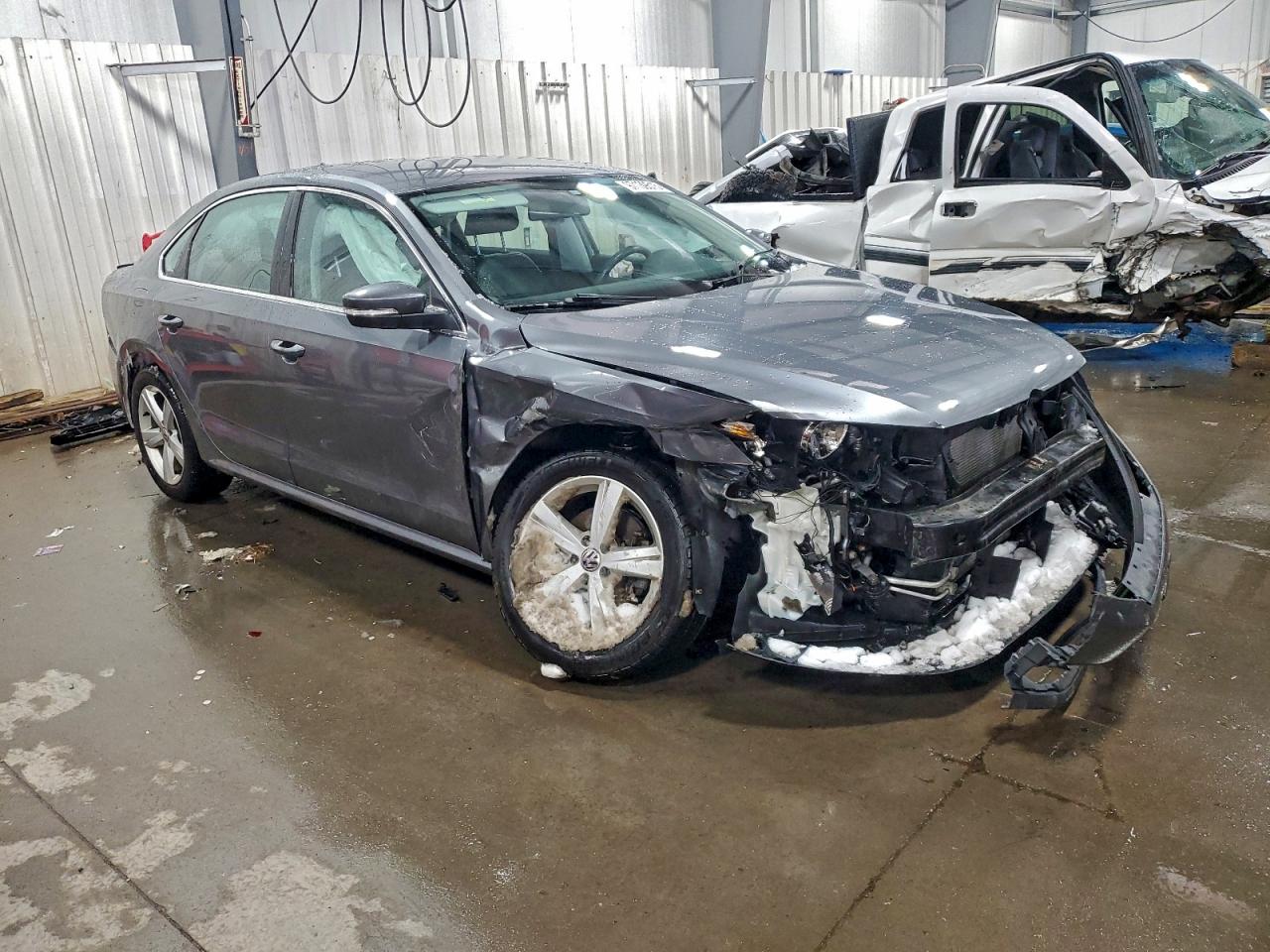 2015 VOLKSWAGEN PASSAT SE photo 4