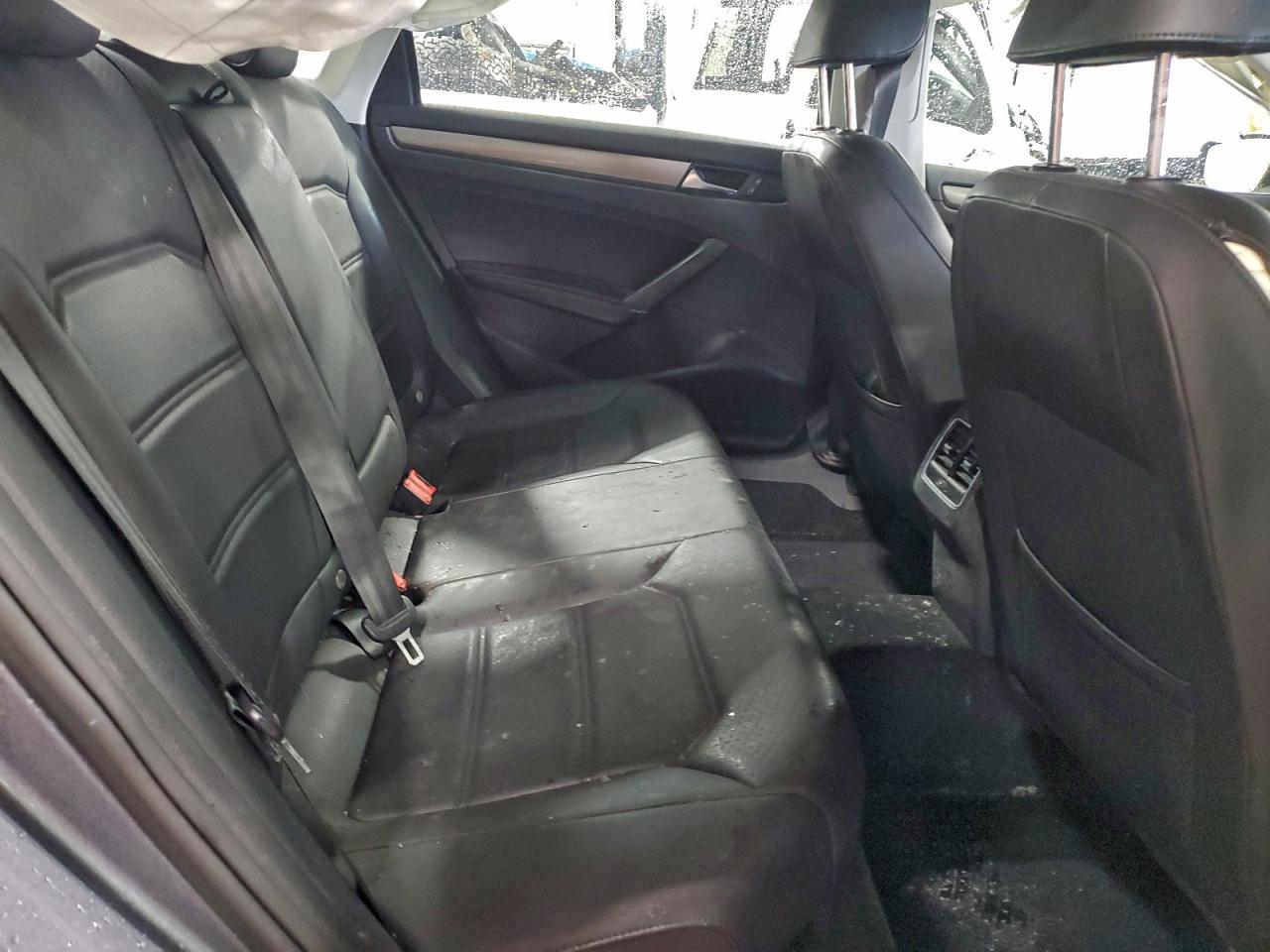 2015 VOLKSWAGEN PASSAT SE photo 10