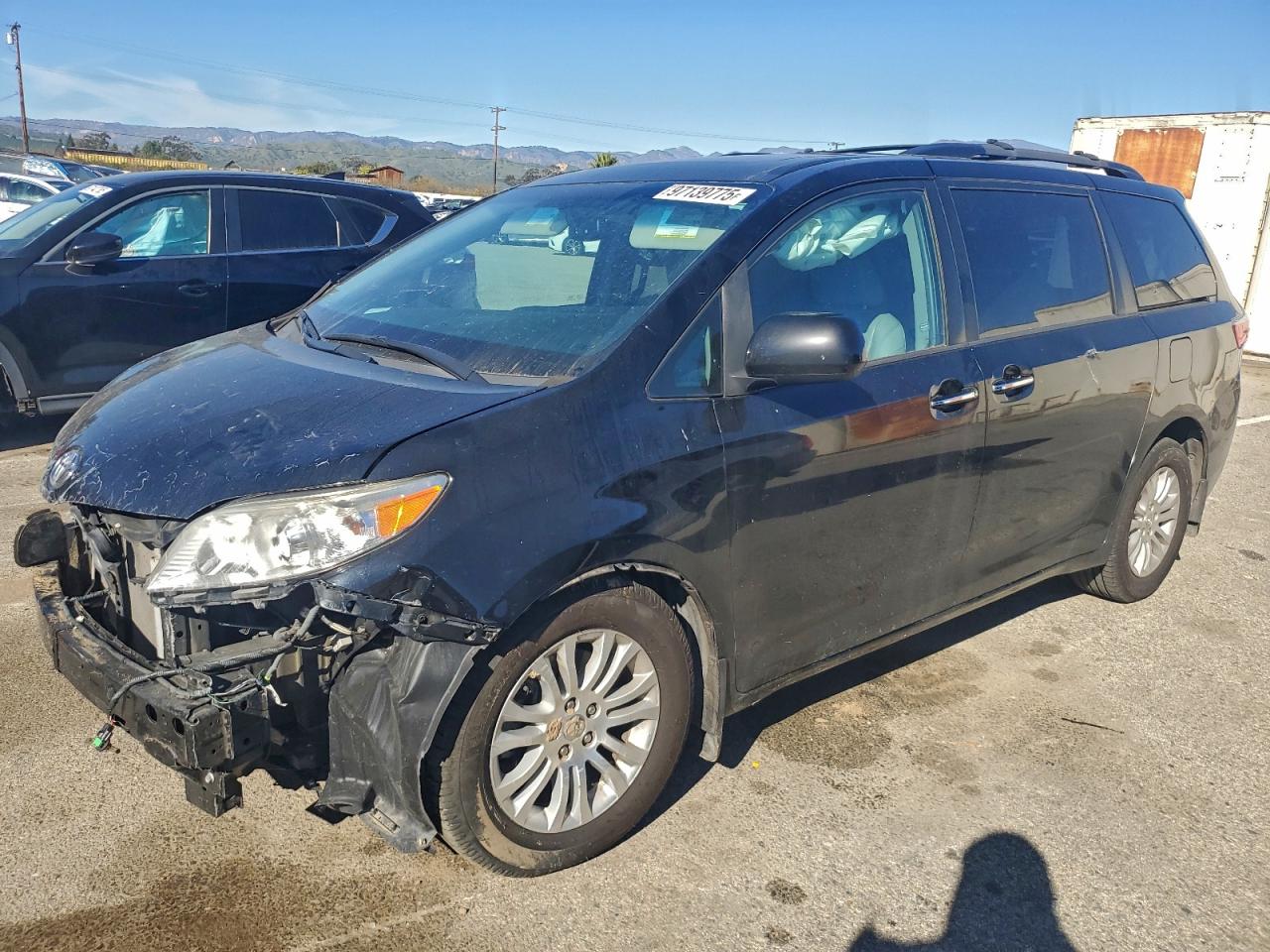 2017 TOYOTA SIENNA