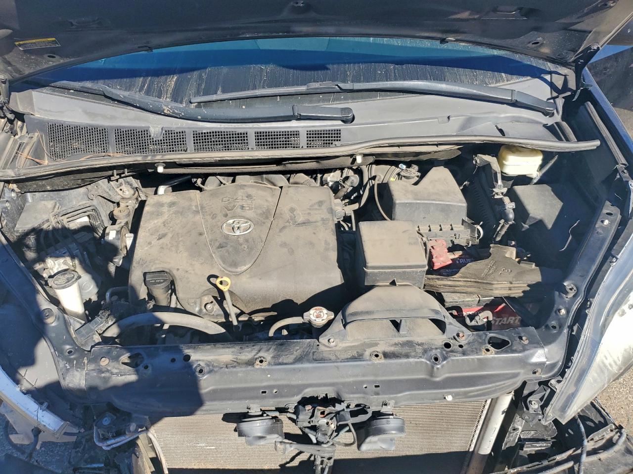 2017 TOYOTA SIENNA XLE photo 12