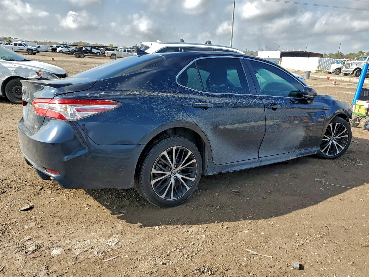 2019 TOYOTA CAMRY L photo 5