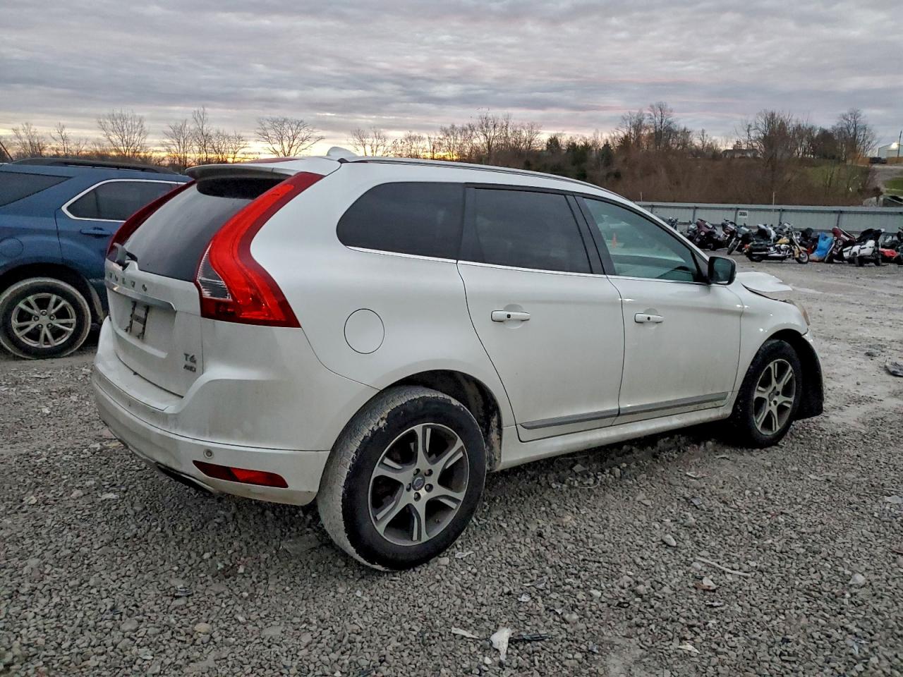 2015 VOLVO XC60 T6 PLATINUM photo 3