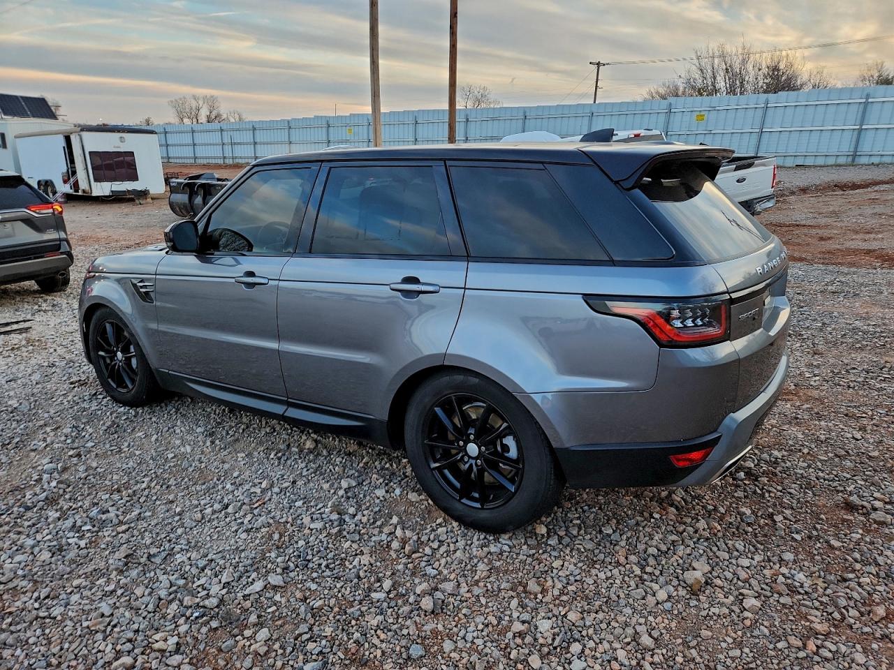 2020 LAND ROVER RANGE ROVER SPORT SE photo 2