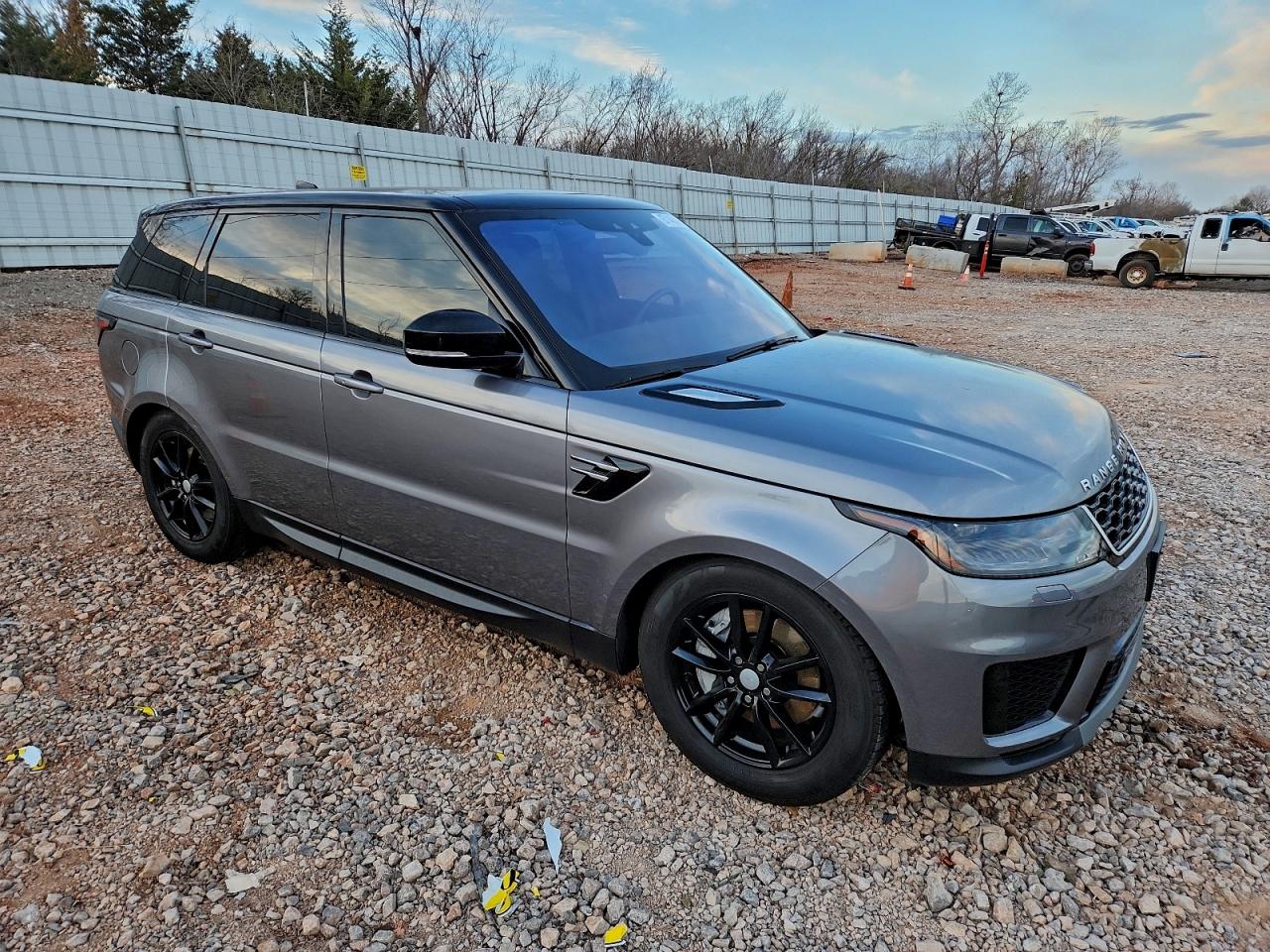 2020 LAND ROVER RANGE ROVER SPORT SE photo 4