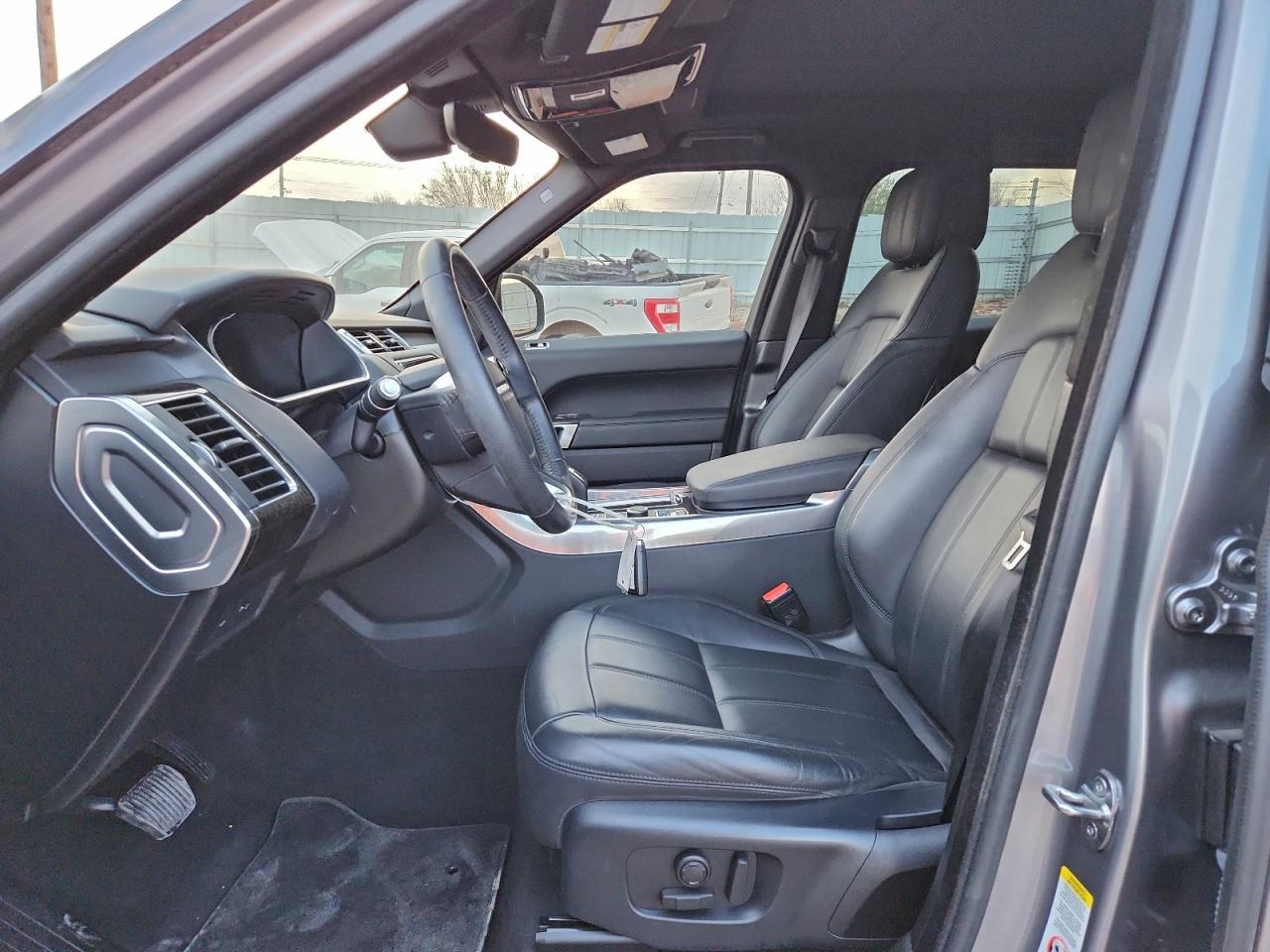 2020 LAND ROVER RANGE ROVER SPORT SE photo 7