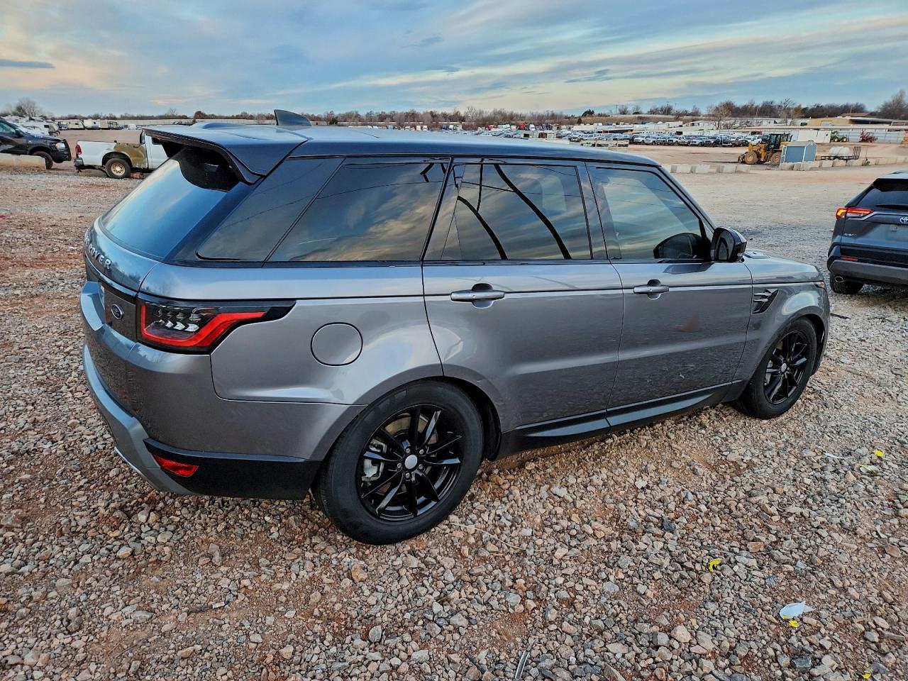 2020 LAND ROVER RANGE ROVER SPORT SE photo 3