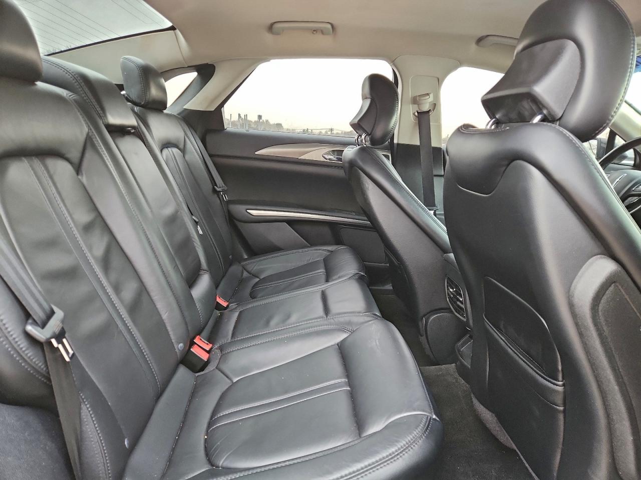 2015 LINCOLN MKZ photo 19