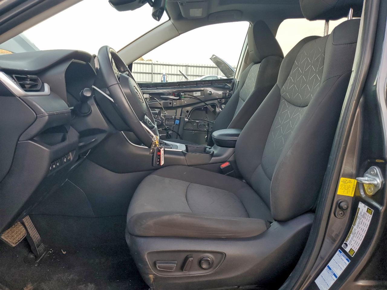 2021 TOYOTA RAV4 XLE photo 7