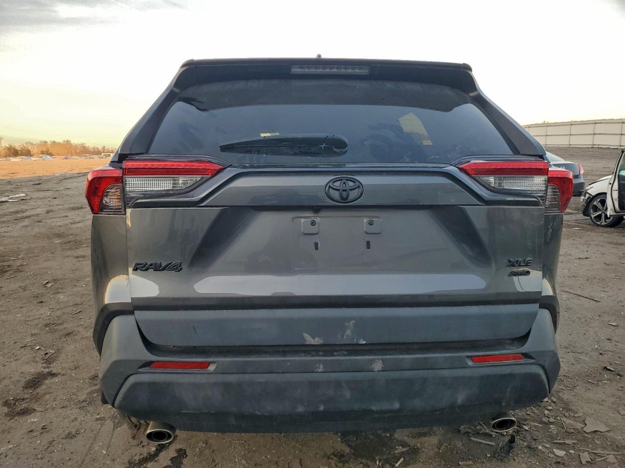 2021 TOYOTA RAV4 XLE photo 6
