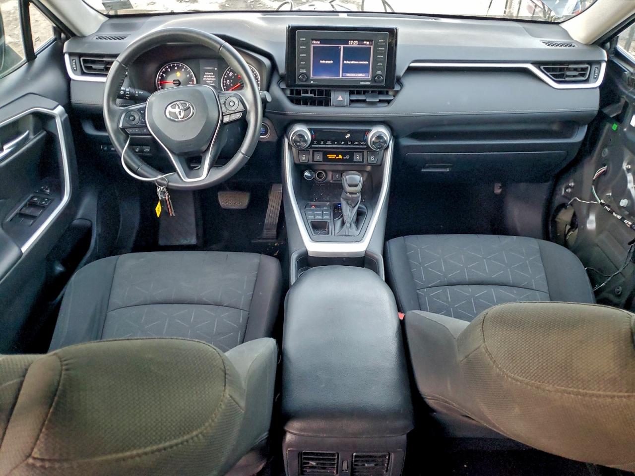 2021 TOYOTA RAV4 XLE photo 8