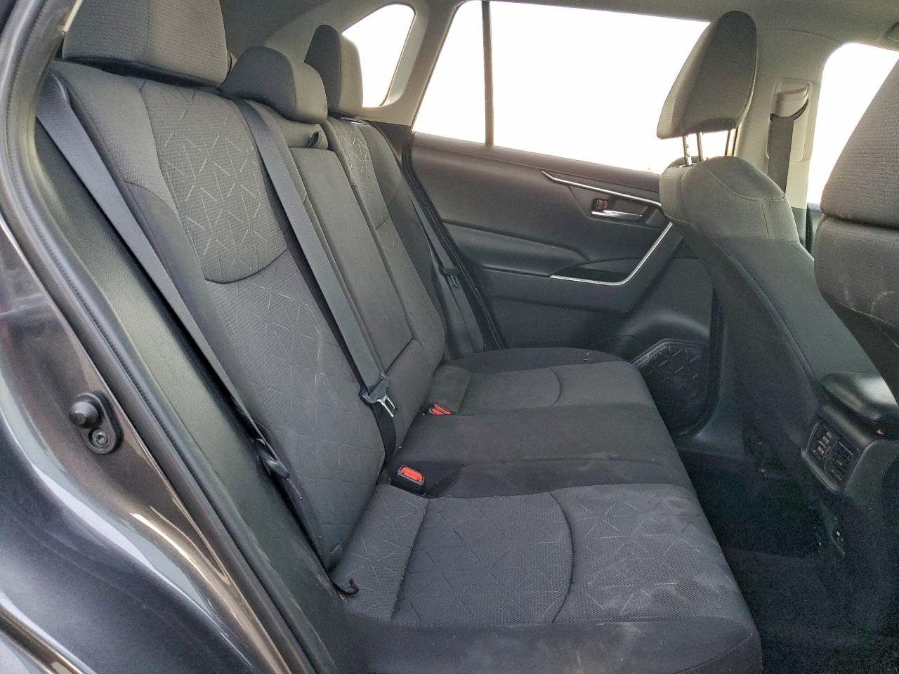 2021 TOYOTA RAV4 XLE photo 11