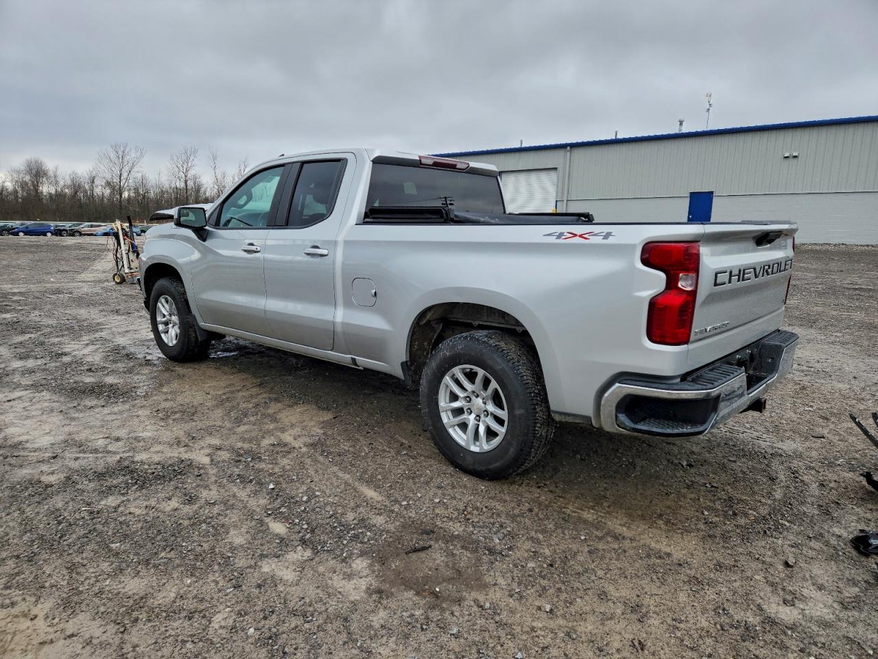 2020 CHEVROLET SILVERADO K1500 LT photo 2