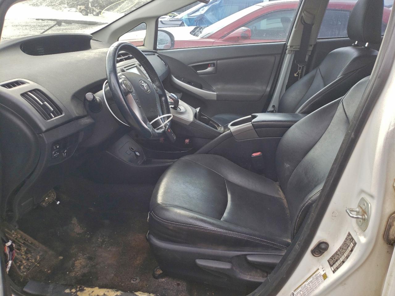 2015 TOYOTA PRIUS photo 25