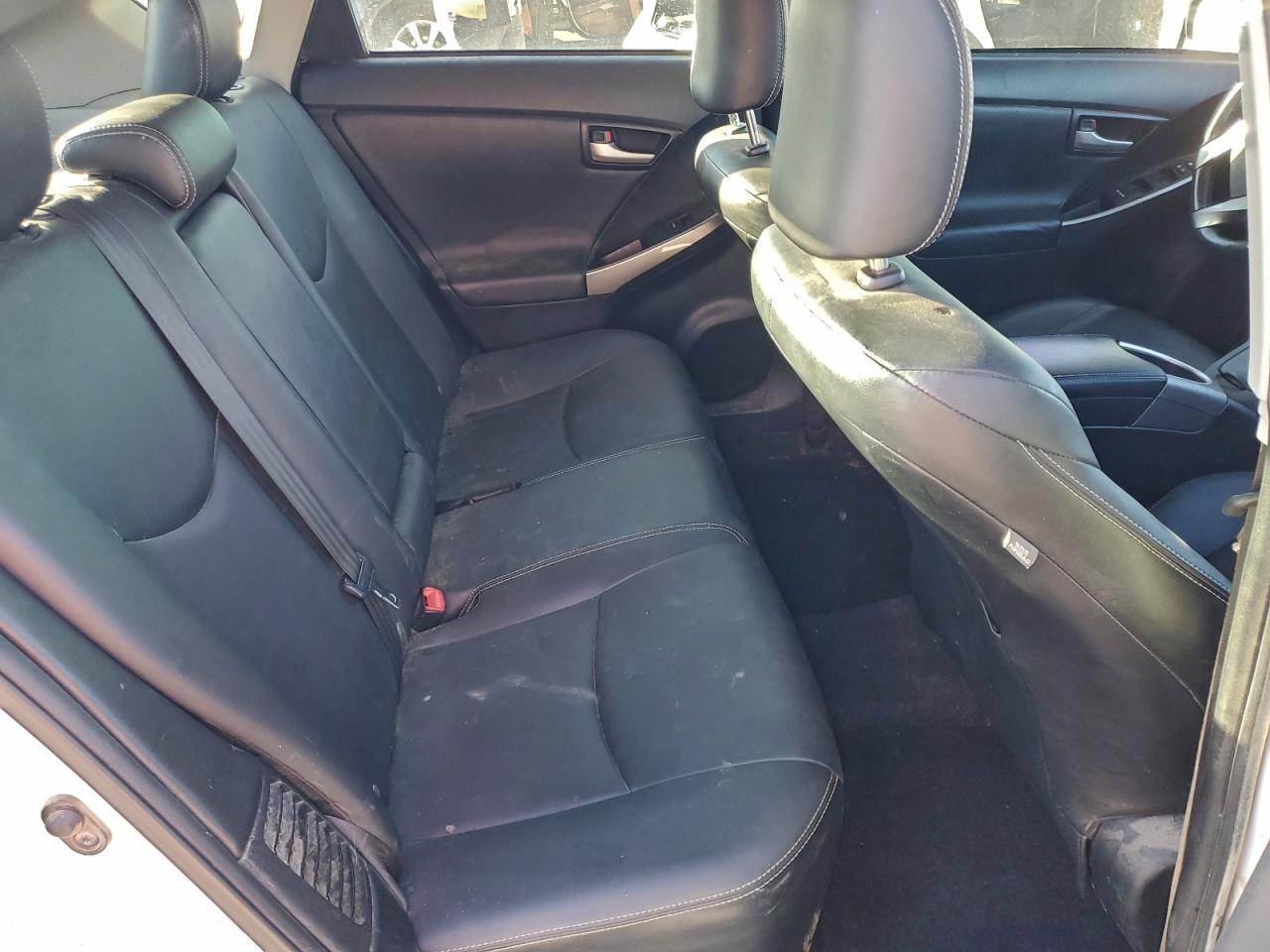 2015 TOYOTA PRIUS photo 37