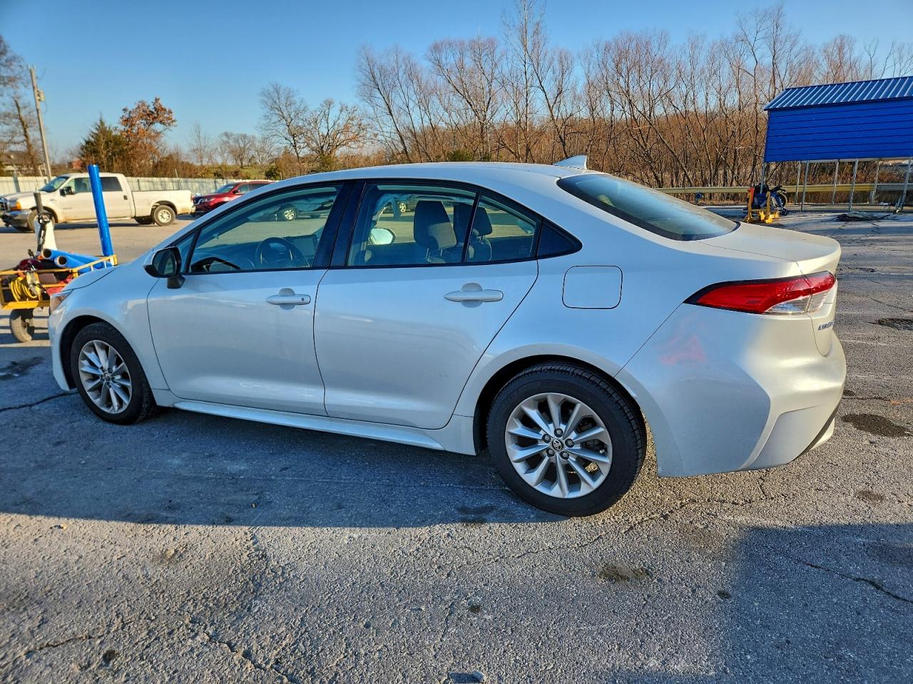 2022 TOYOTA COROLLA LE photo 2
