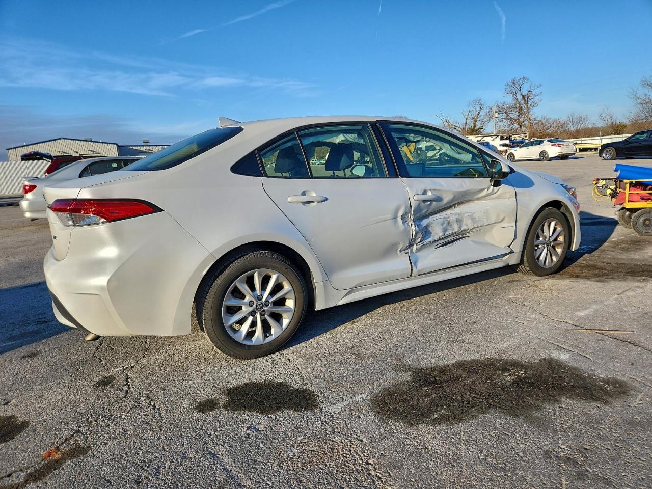 2022 TOYOTA COROLLA LE photo 3