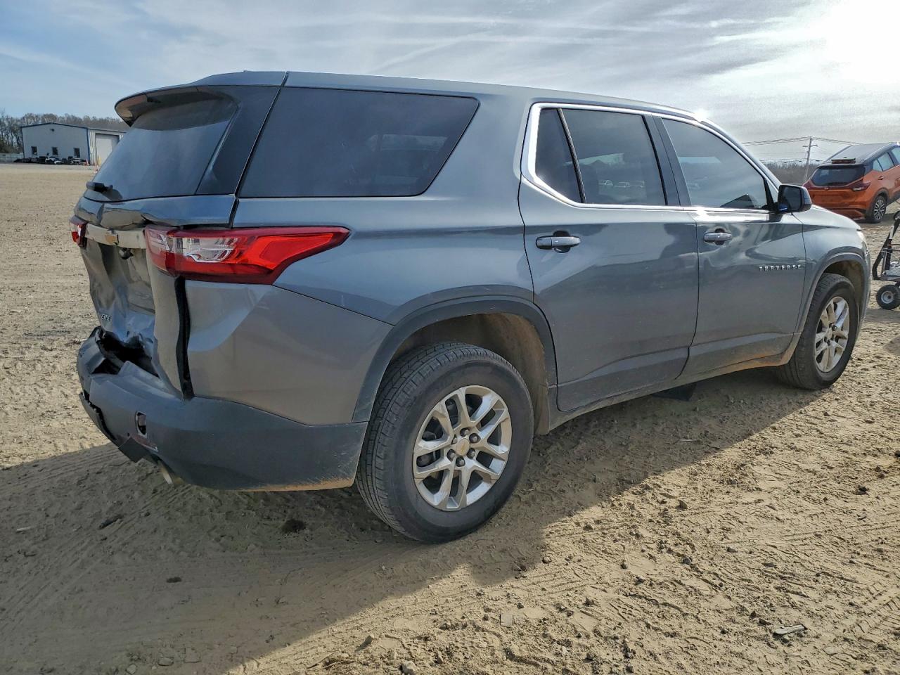 2019 CHEVROLET TRAVERSE LS photo 3