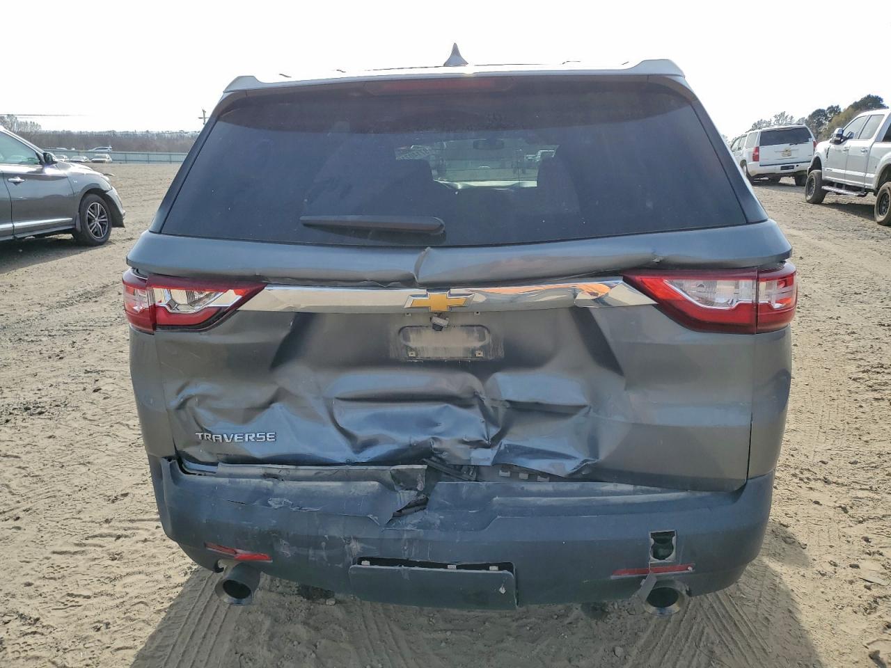 2019 CHEVROLET TRAVERSE LS photo 6