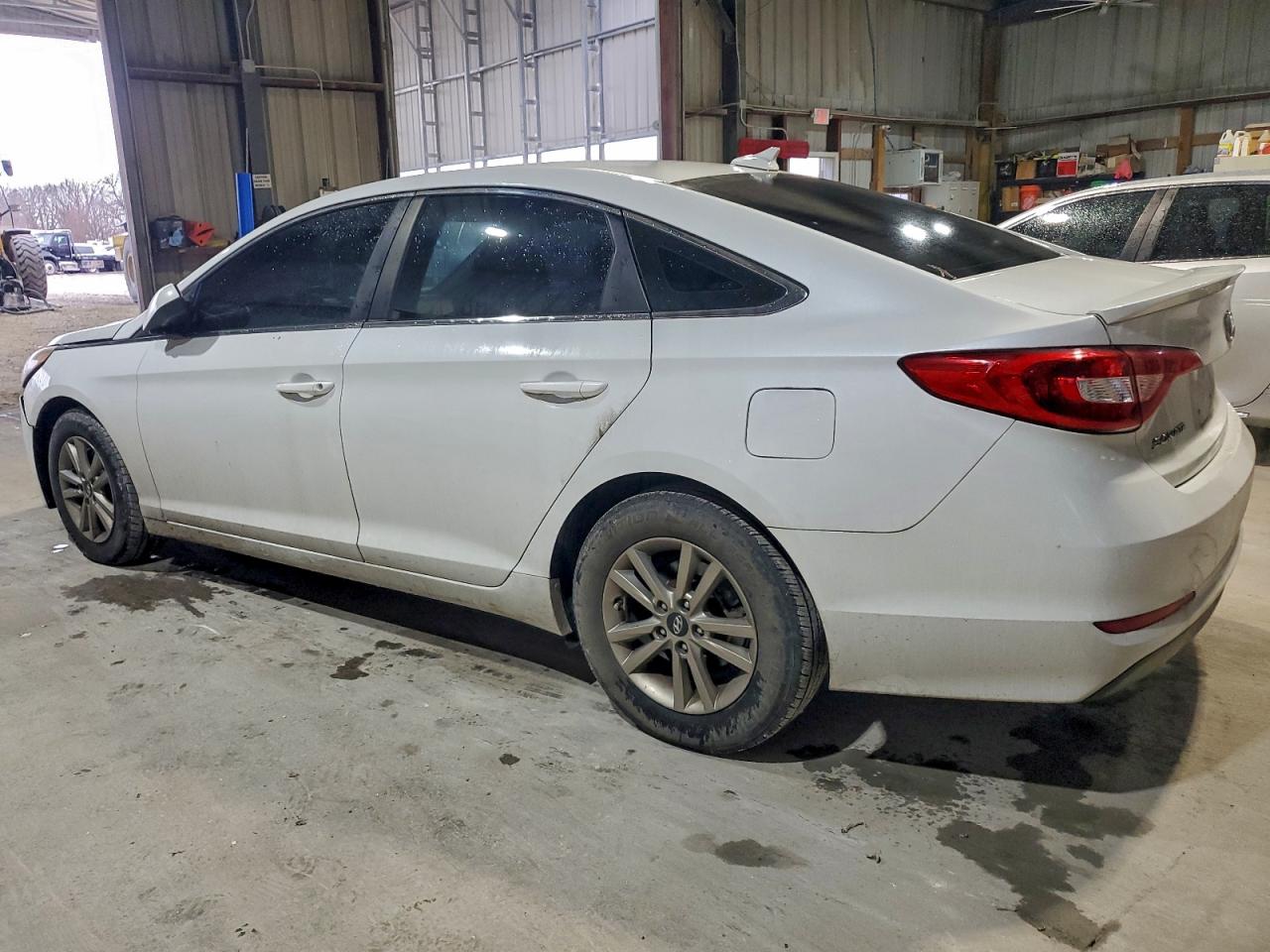 2015 HYUNDAI SONATA SE photo 2