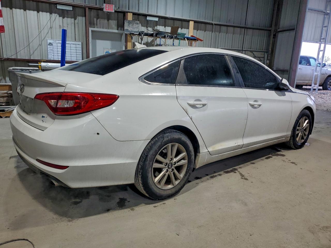 2015 HYUNDAI SONATA SE photo 3