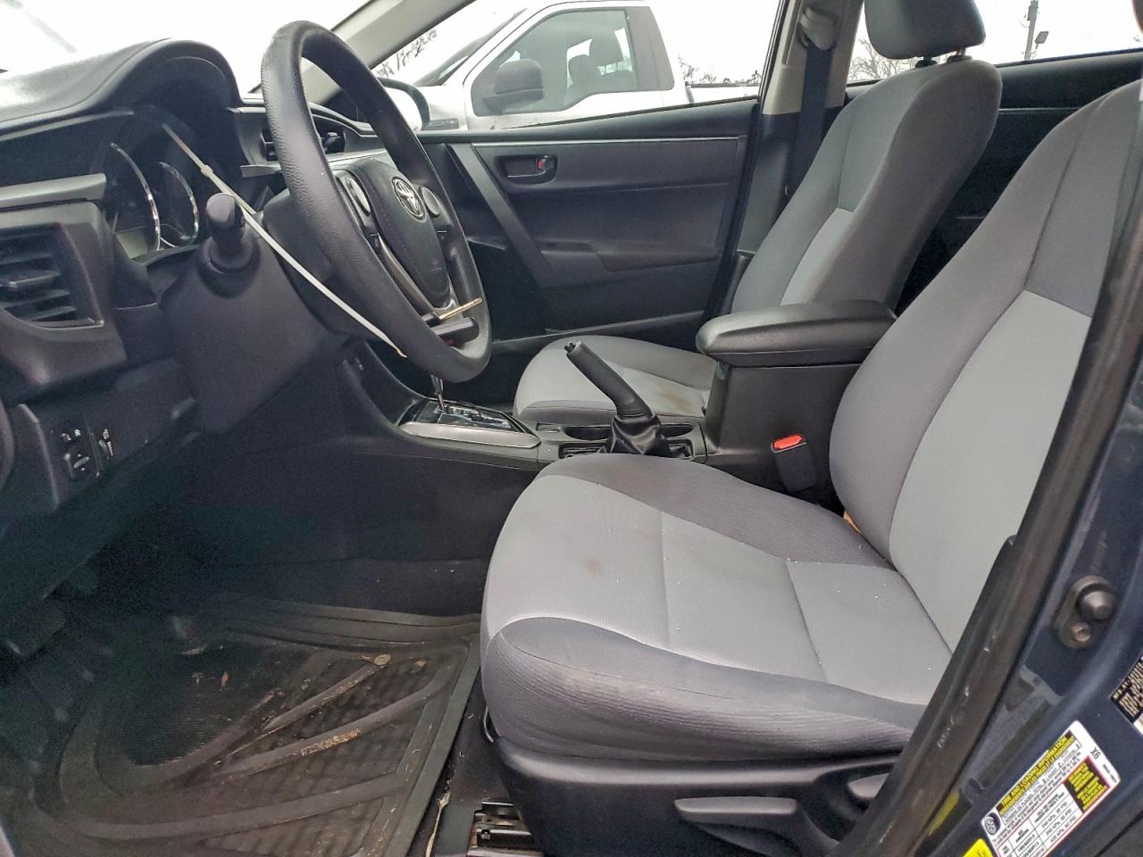 2015 TOYOTA COROLLA L photo 19
