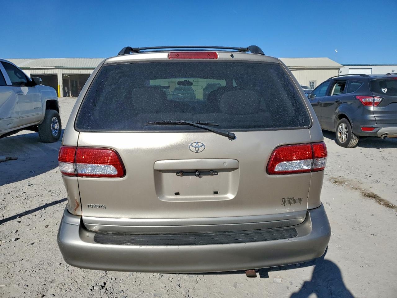 2002 TOYOTA SIENNA LE photo 11