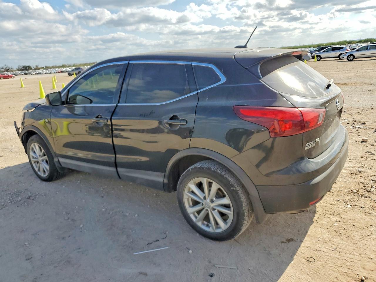 2018 NISSAN ROGUE SPORT S photo 2