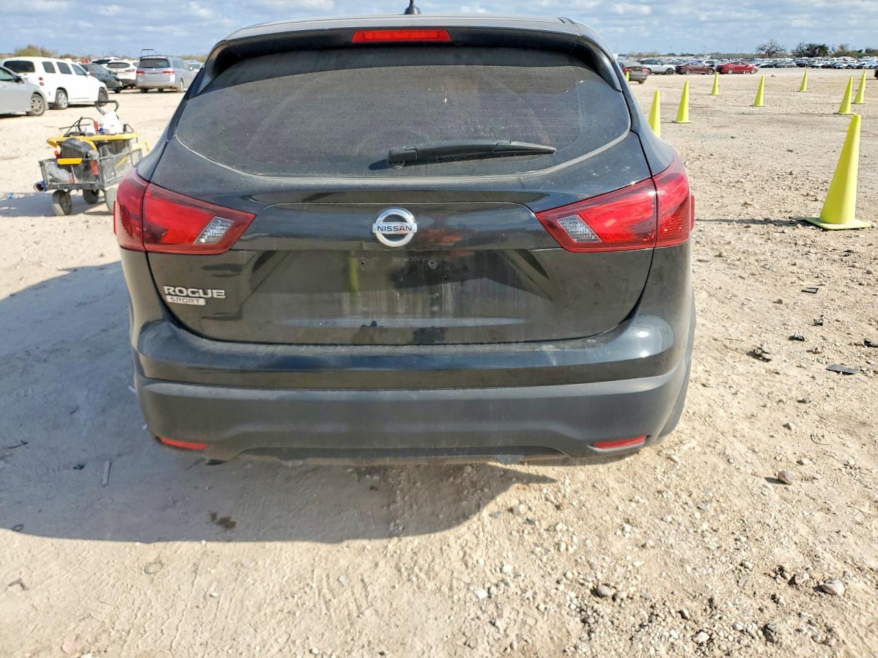 2018 NISSAN ROGUE SPORT S photo 6