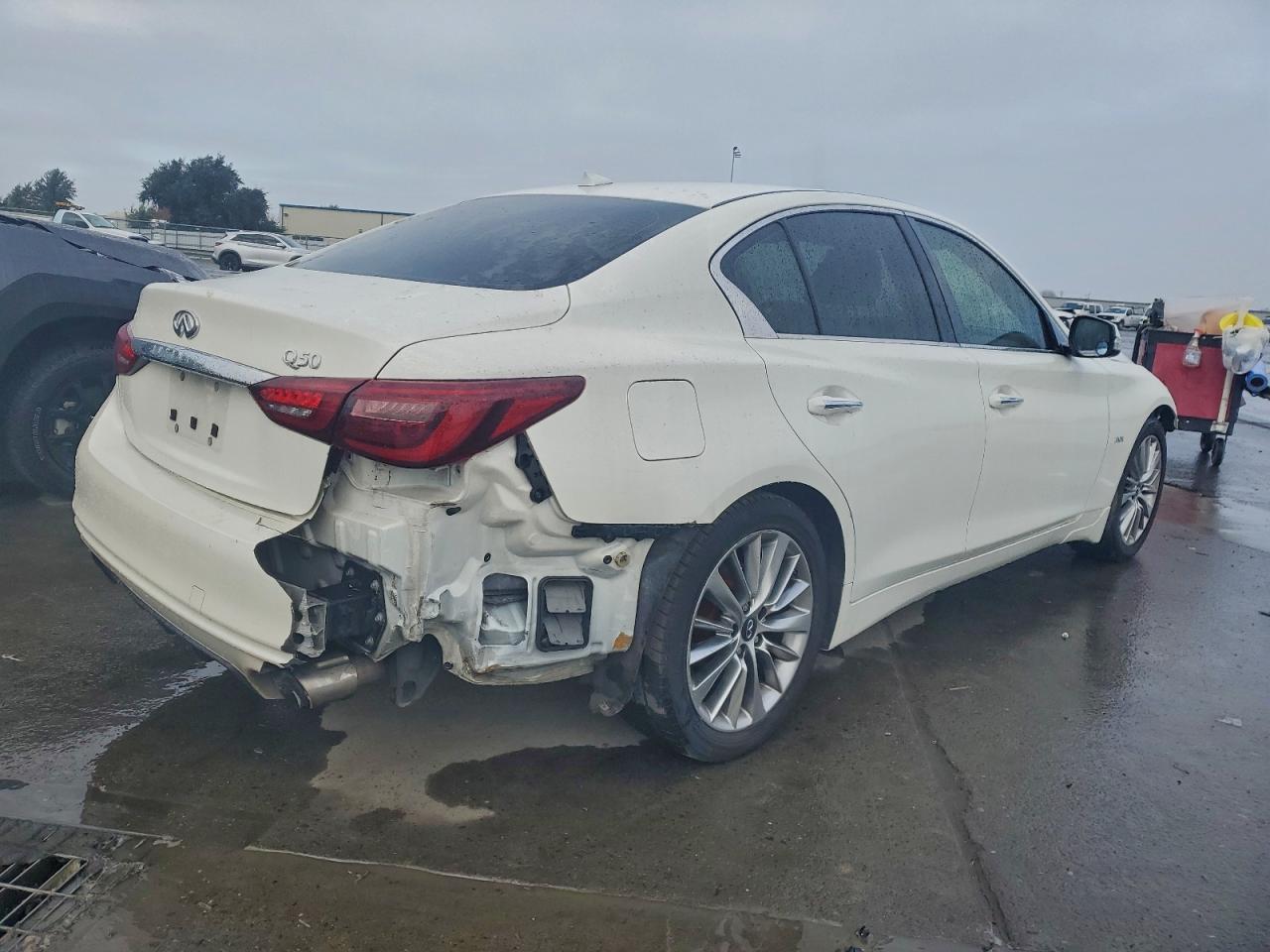 2018 INFINITI Q50 LUXE photo 3
