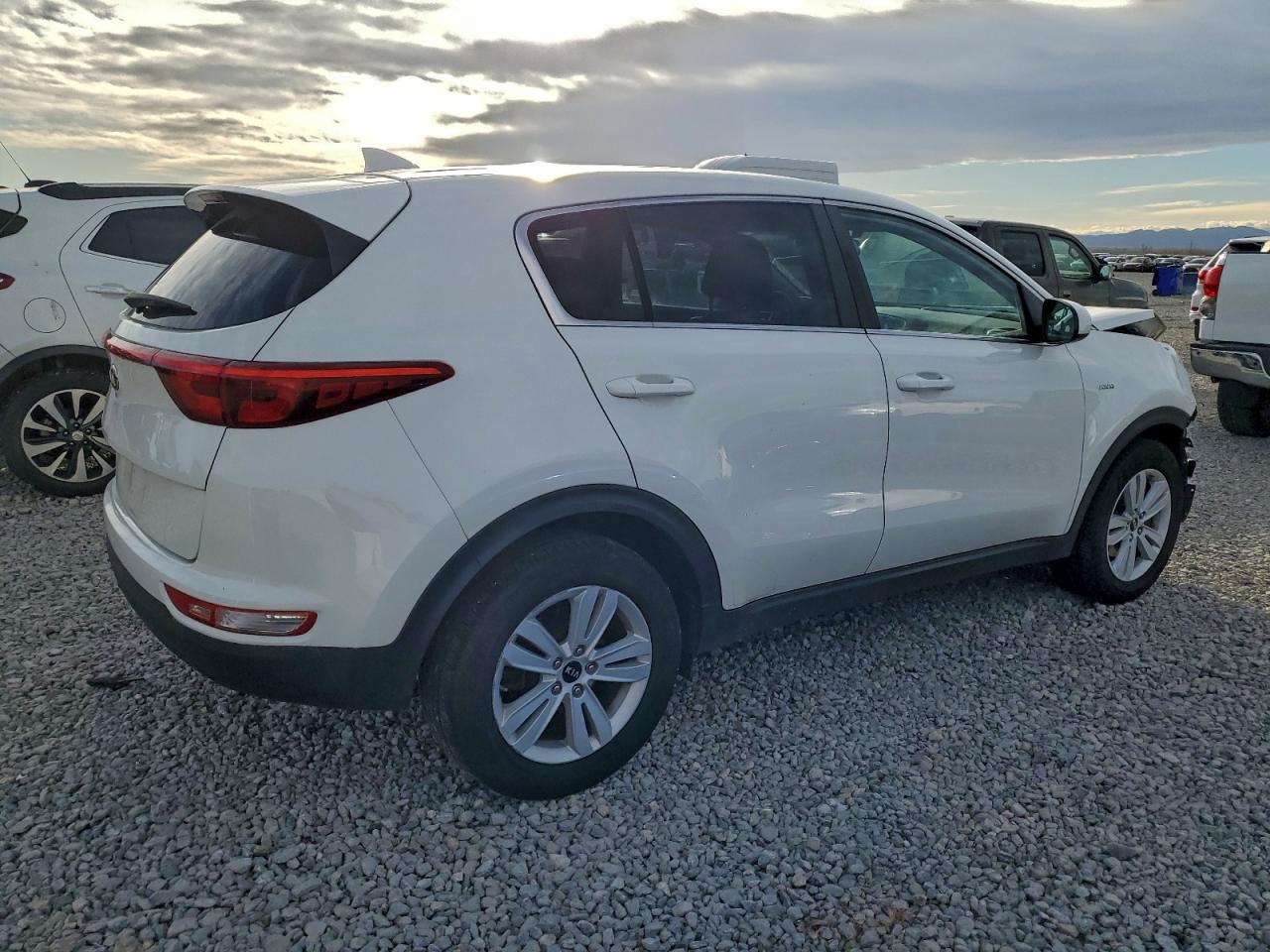 2017 KIA SPORTAGE LX photo 3