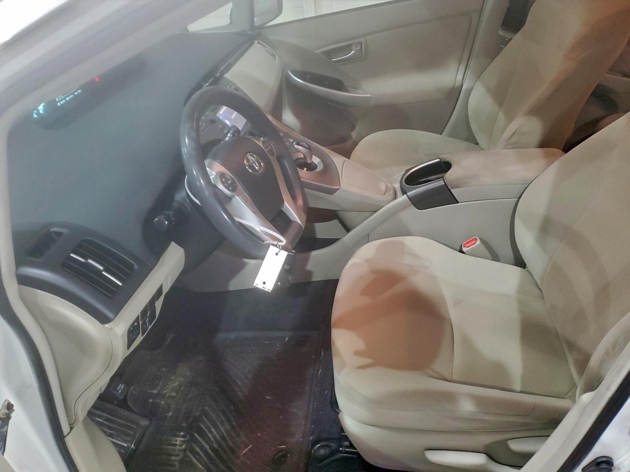 2014 TOYOTA PRIUS photo 13