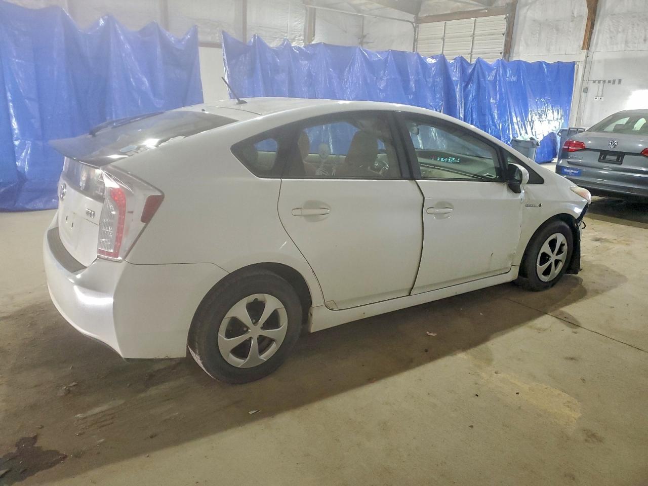 2014 TOYOTA PRIUS photo 5