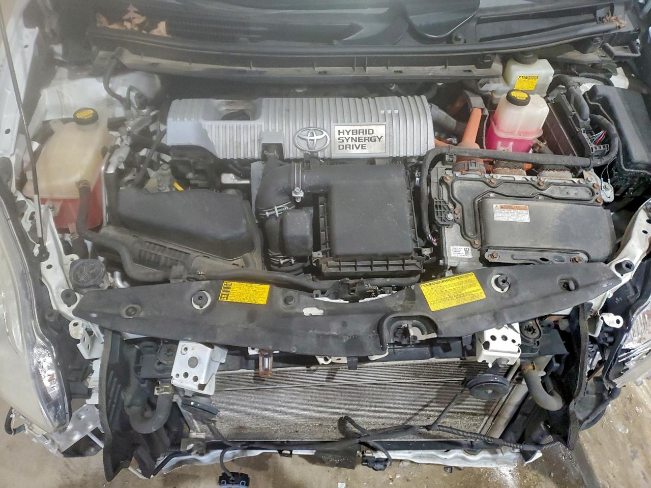 2014 TOYOTA PRIUS photo 21
