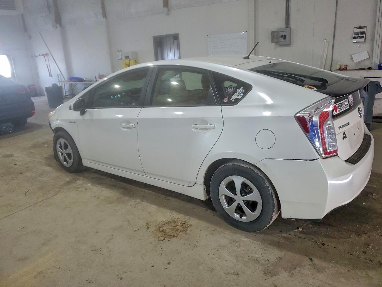 2014 TOYOTA PRIUS photo 3