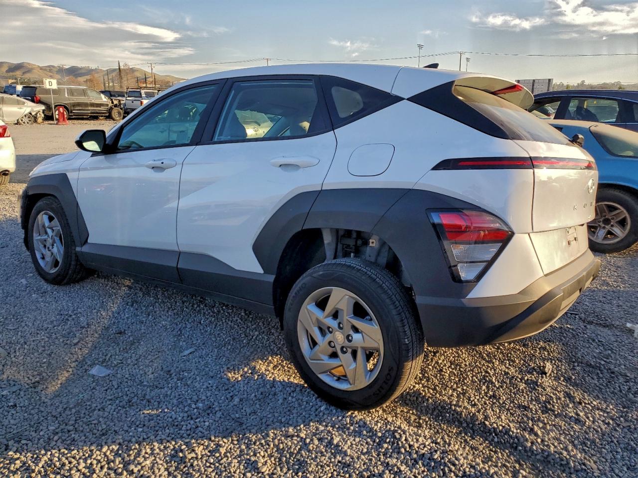 2025 HYUNDAI KONA SE photo 3