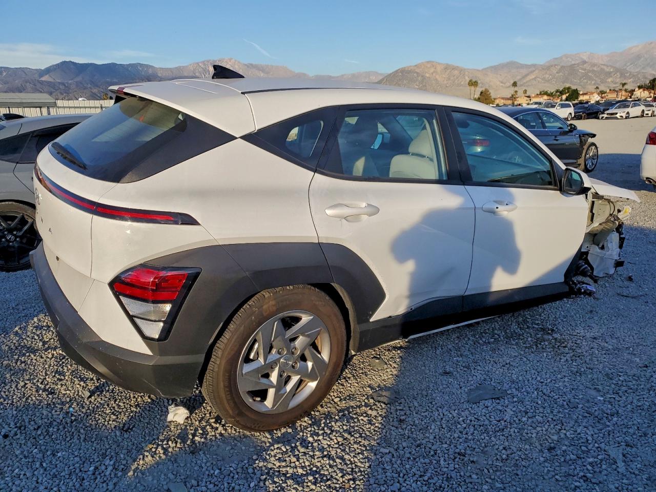 2025 HYUNDAI KONA SE photo 5