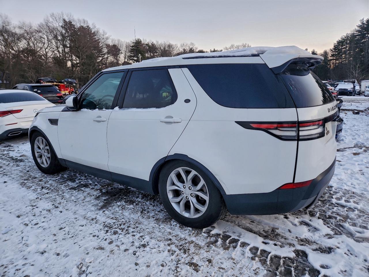 2018 LAND ROVER DISCOVERY SE photo 2