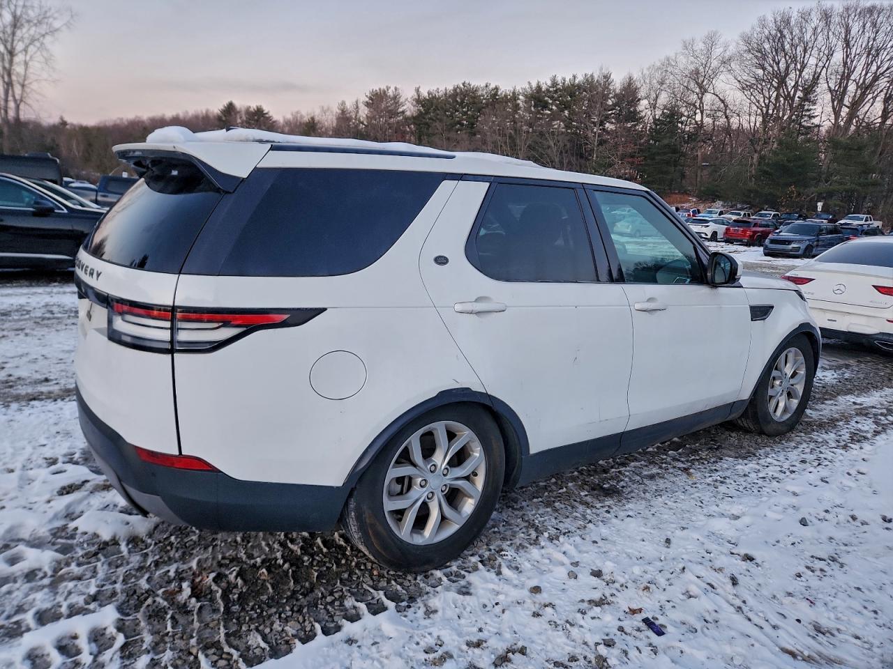 2018 LAND ROVER DISCOVERY SE photo 3