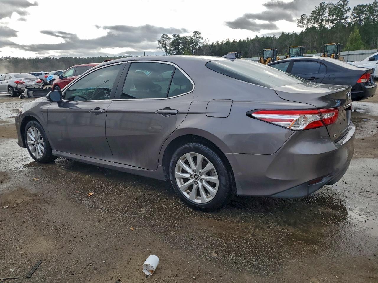 2020 TOYOTA CAMRY LE photo 2