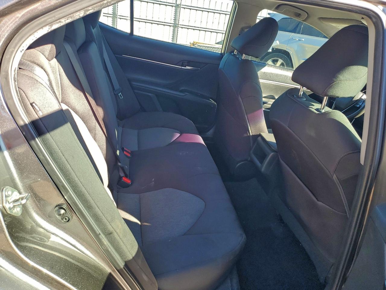 2020 TOYOTA CAMRY LE photo 10