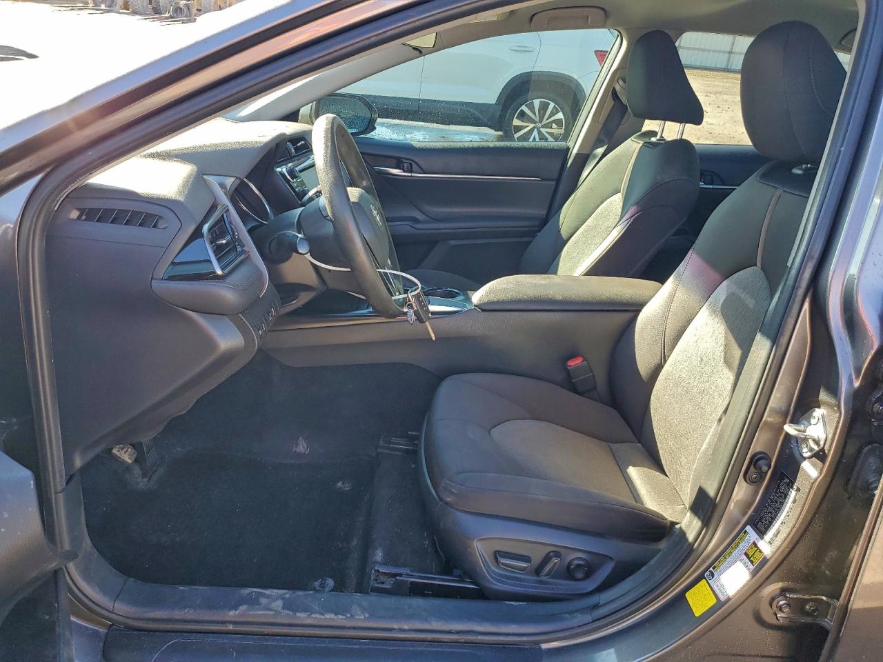2020 TOYOTA CAMRY LE photo 7
