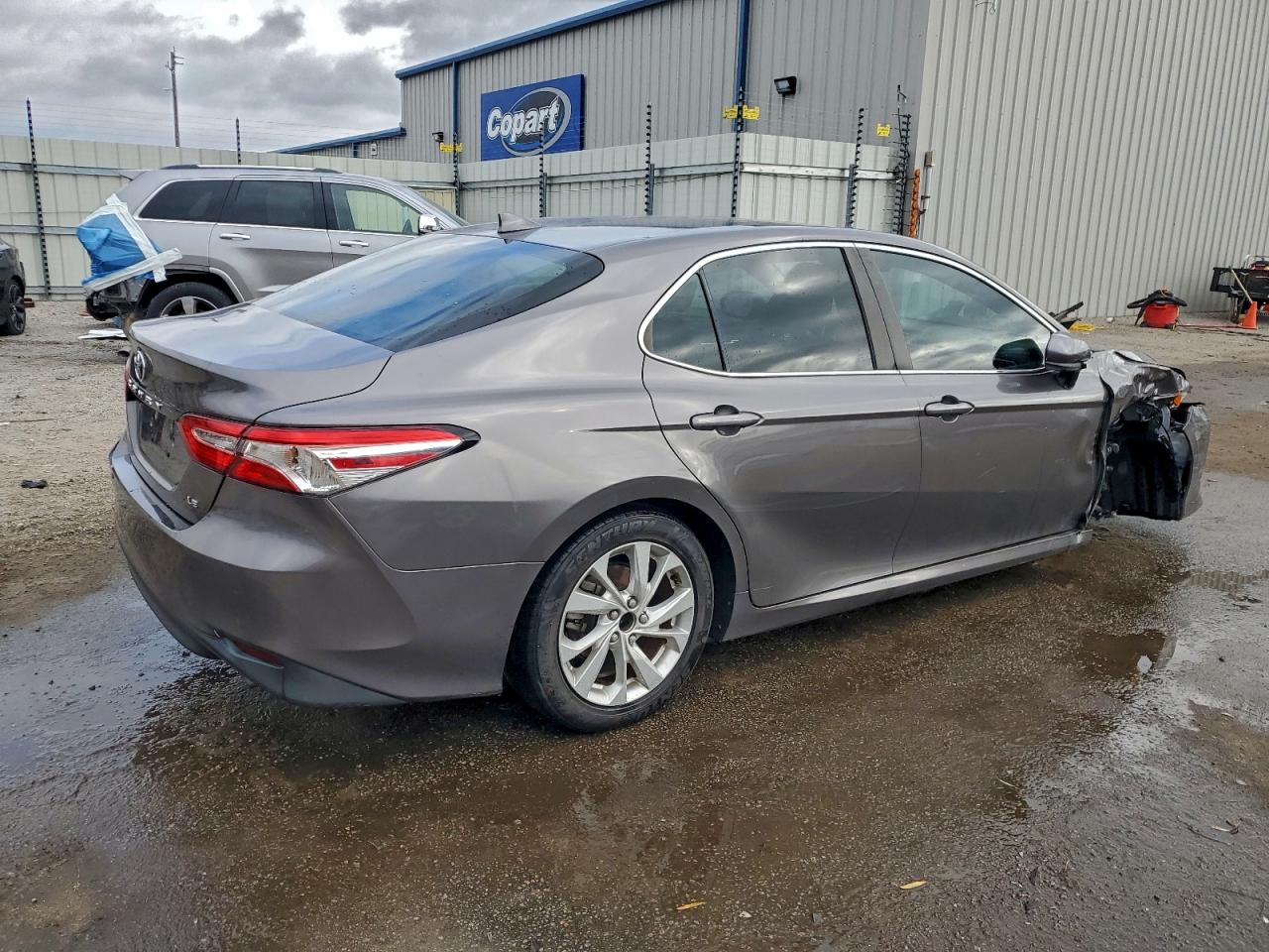 2020 TOYOTA CAMRY LE photo 3