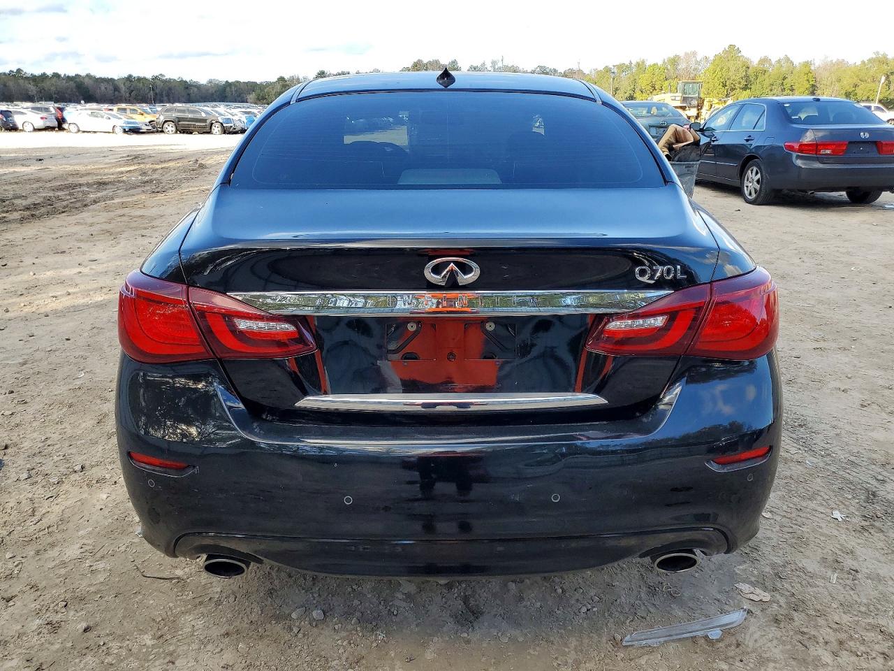2015 INFINITI Q70L 3.7 photo 6