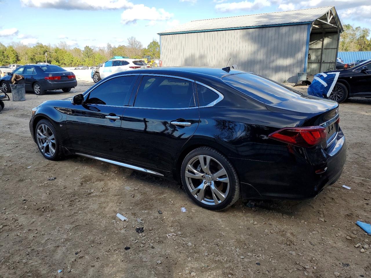 2015 INFINITI Q70L 3.7 photo 2