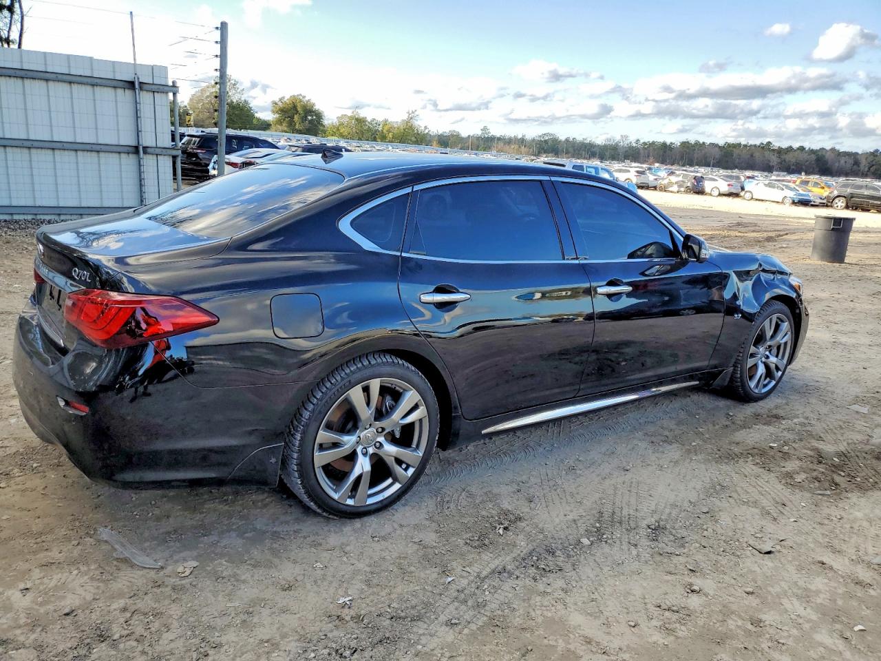 2015 INFINITI Q70L 3.7 photo 3