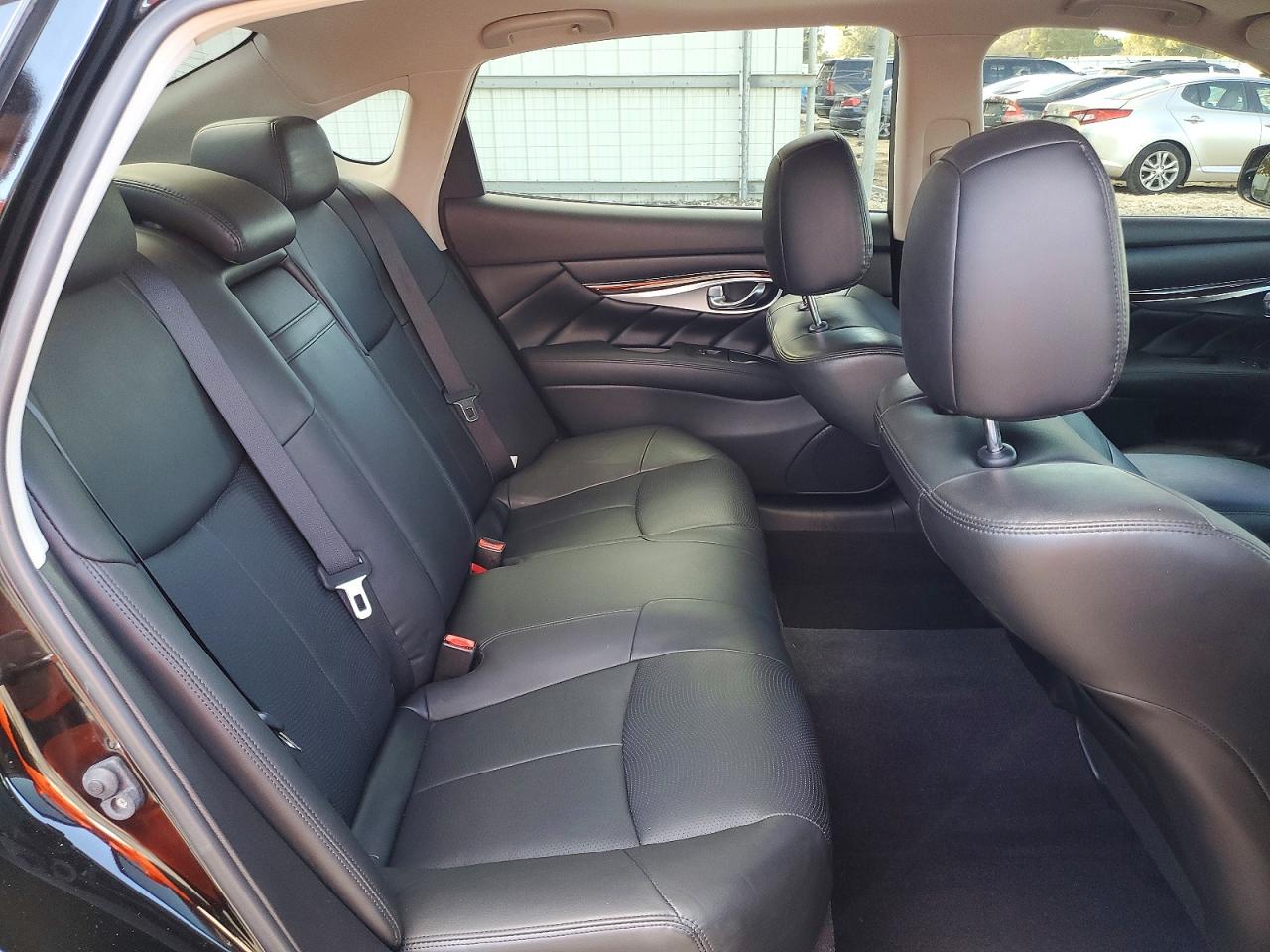 2015 INFINITI Q70L 3.7 photo 10